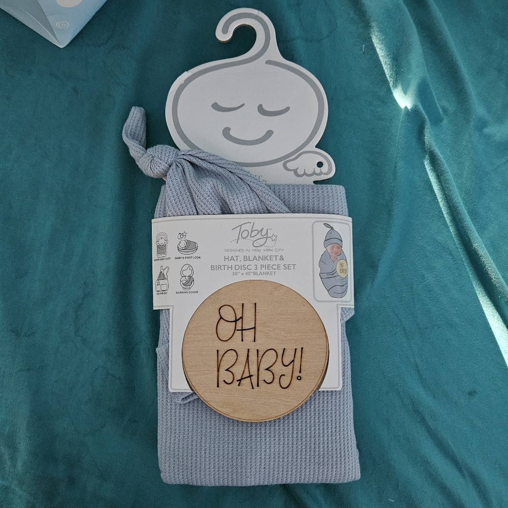 Blue newborn blanket, hat and birth disc set